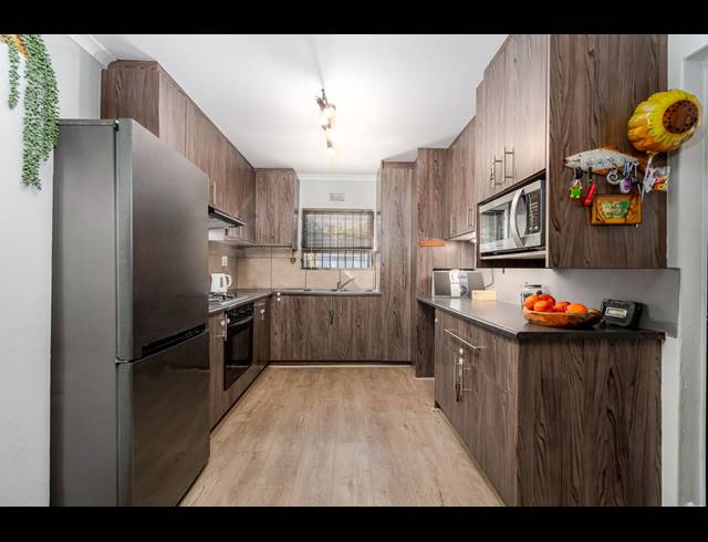 3 BEDROOM HOUSE FOR SALE IN VIKING VILLAGE